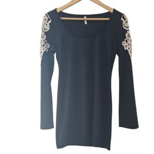 Sage USA Black Knit Dress Top Lace Shoulder Cutouts Stretch Sz L Made in USA